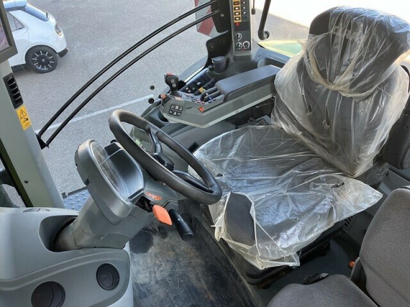 Traktor of the type CLAAS AXION 850 - S5 ADVANCE, Gebrauchtmaschine in CHATEAU GAILLARD (Picture 6)