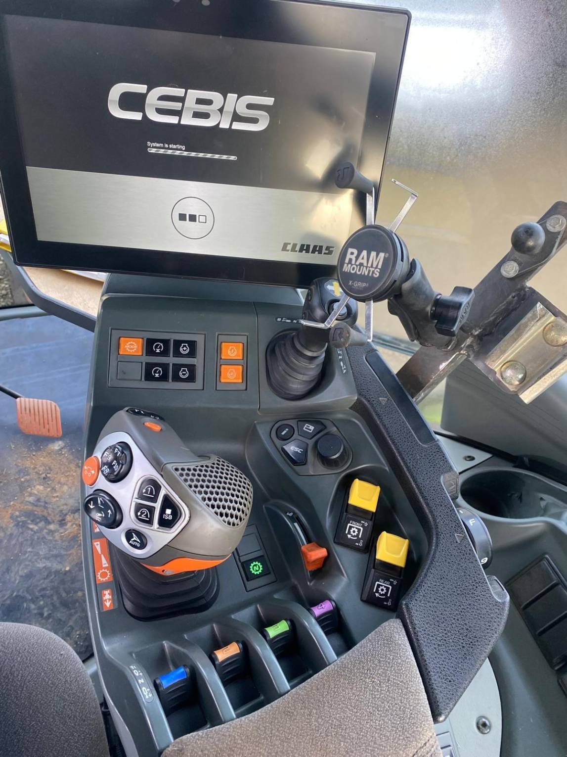 Traktor tipa CLAAS AXION 850, Gebrauchtmaschine u Le Horps (Slika 2)