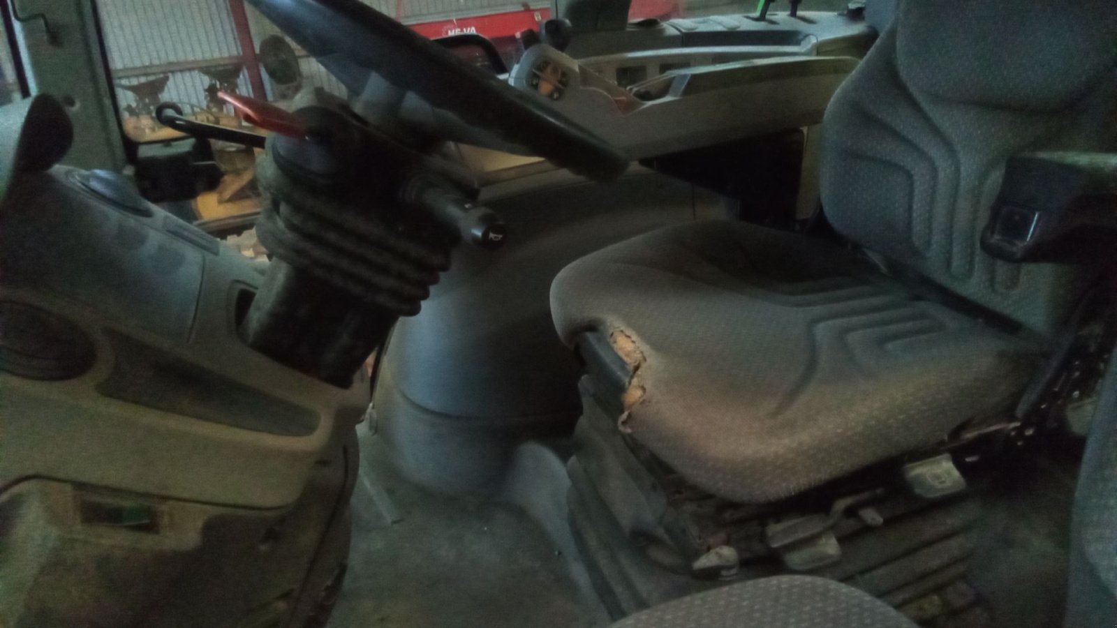 Traktor от тип CLAAS AXION 850, Gebrauchtmaschine в Varde (Снимка 4)