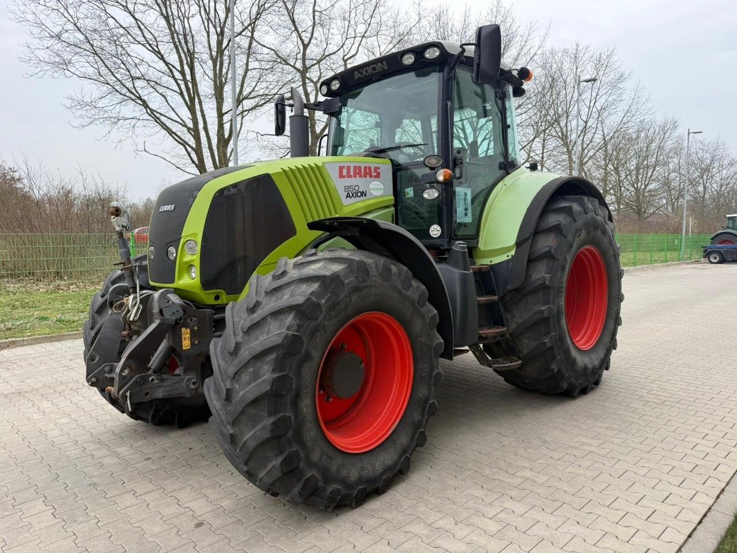 Traktor des Typs CLAAS Axion 850, Gebrauchtmaschine in Bad Oldesloe (Bild 2)