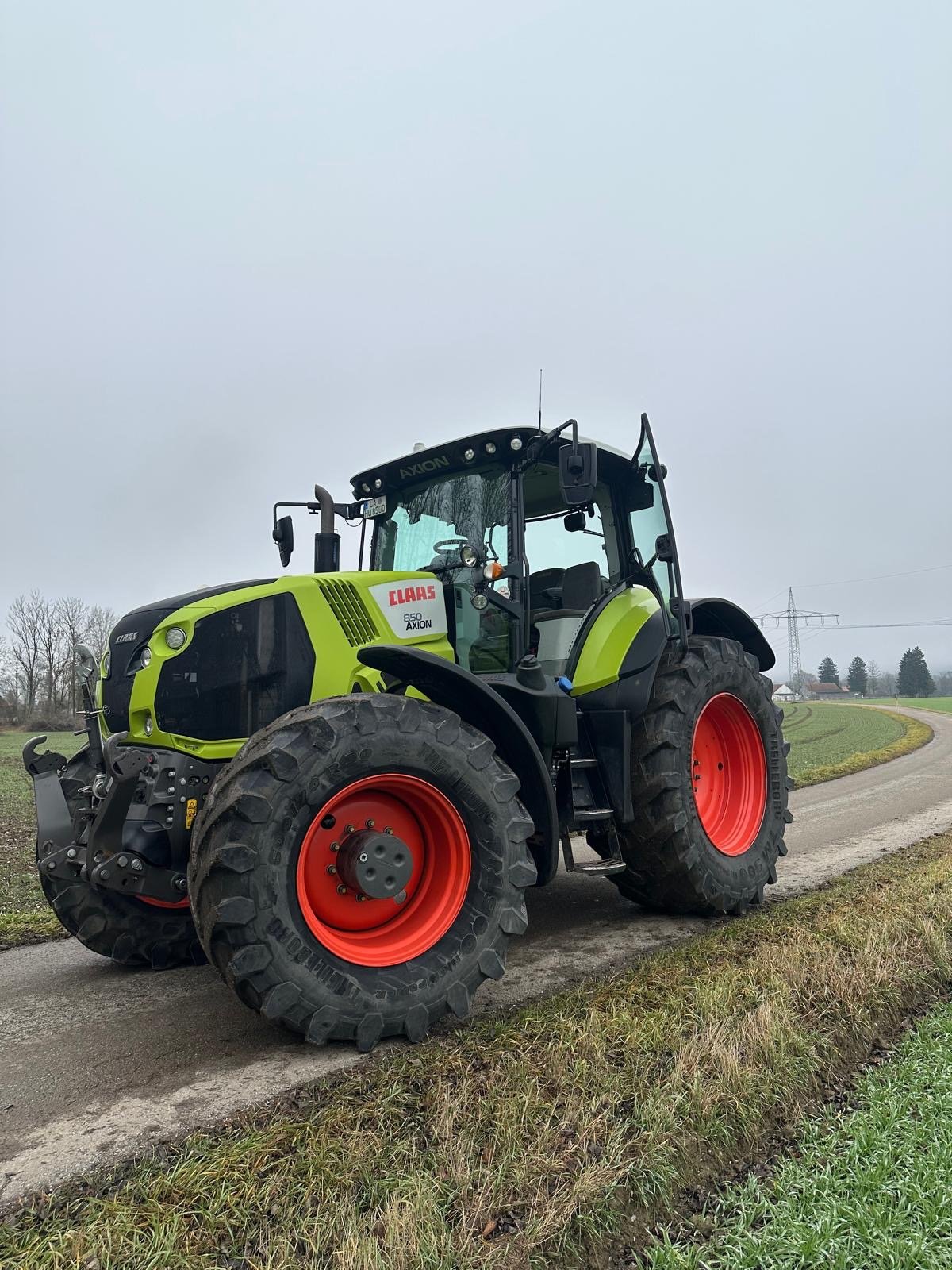 Traktor типа CLAAS Axion 850, Gebrauchtmaschine в Essenbach (Фотография 1)