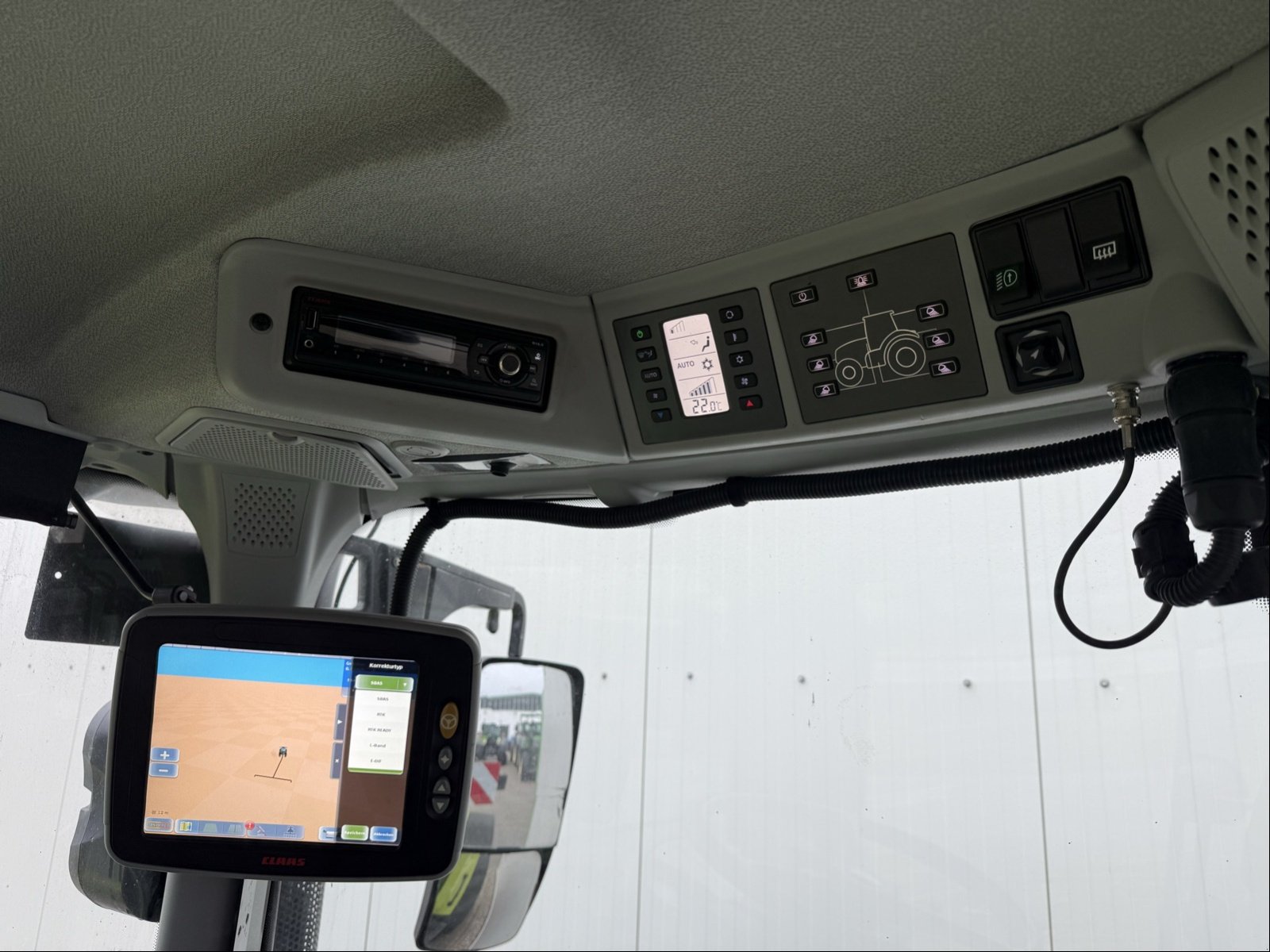 Traktor des Typs CLAAS Axion 870 C-Matic, Gebrauchtmaschine in Bützow (Bild 11)