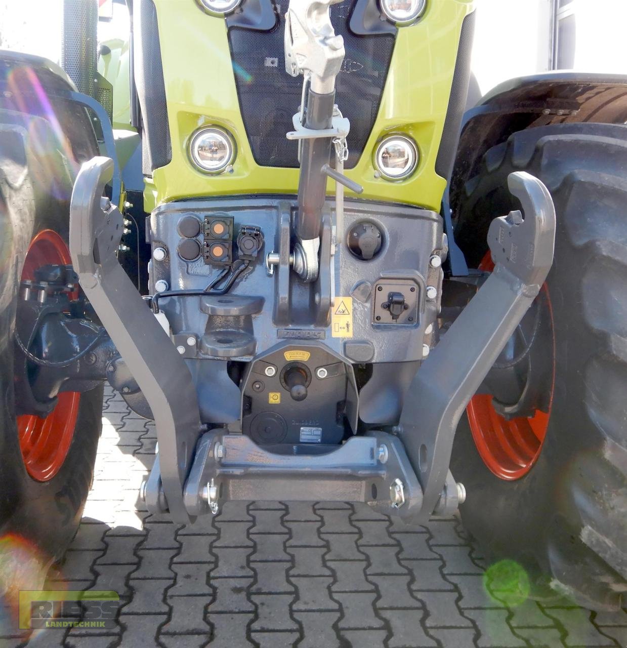 Traktor des Typs CLAAS AXION 870 CEBIS Cmatic, Neumaschine in Homberg (Ohm) - Maulbach (Bild 9)