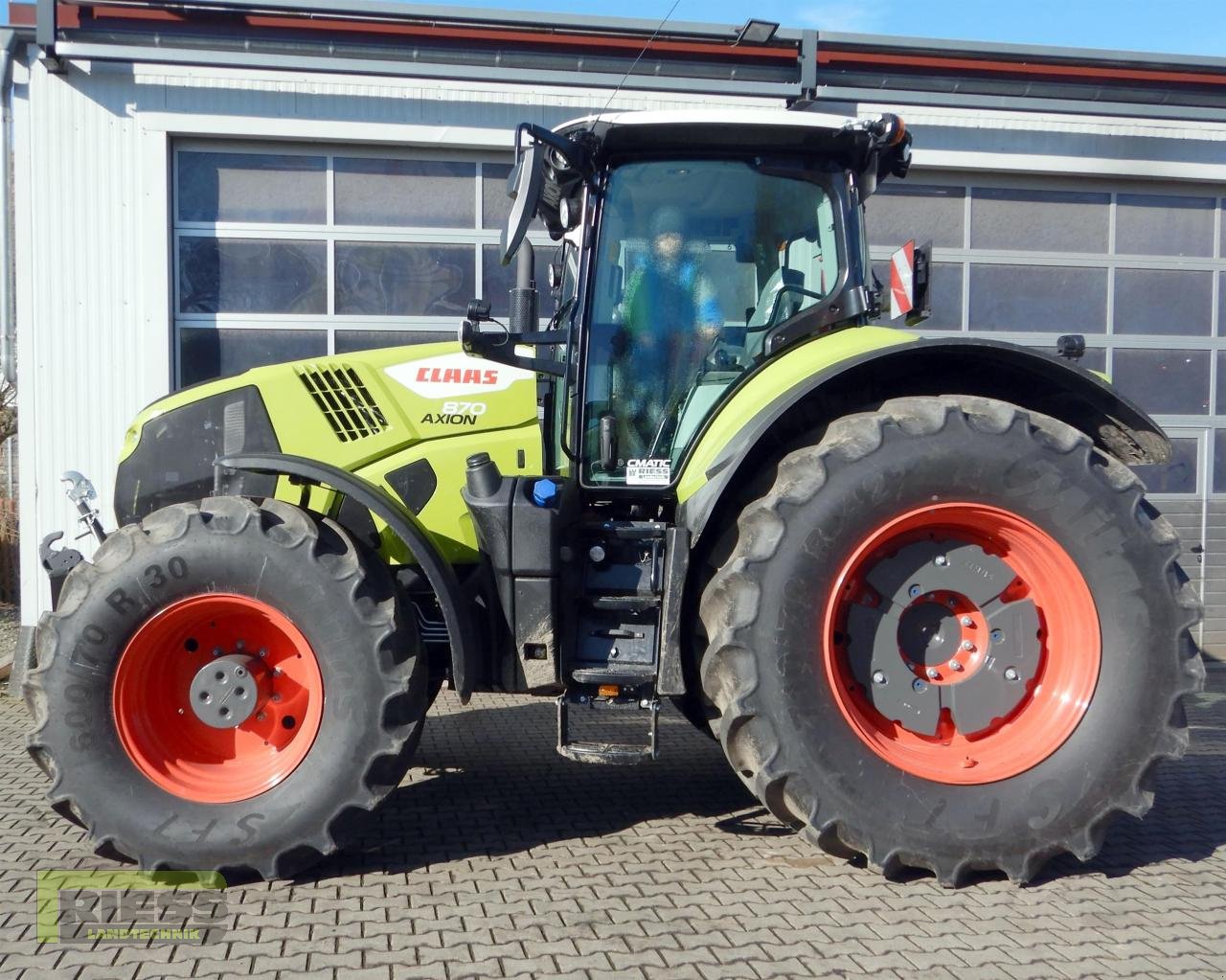 Traktor des Typs CLAAS AXION 870 CEBIS Cmatic, Neumaschine in Homberg (Ohm) - Maulbach (Bild 12)