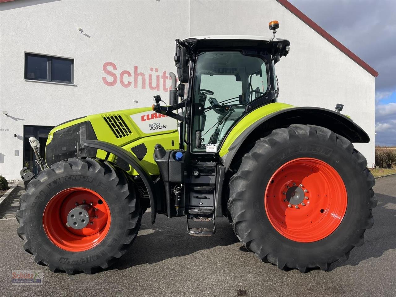 Traktor des Typs CLAAS Axion 870 CMATIC, Baujahr 2017, 4.923 Betriebsstunden, Gebrauchtmaschine in Schierling (Bild 2)
