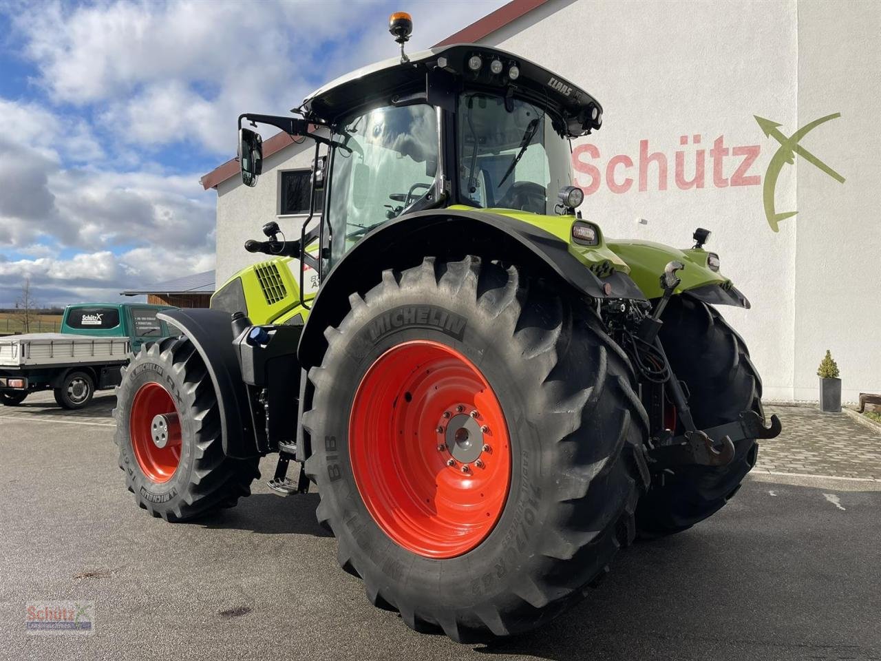 Traktor des Typs CLAAS Axion 870 CMATIC, Baujahr 2017, 4.923 Betriebsstunden, Gebrauchtmaschine in Schierling (Bild 3)