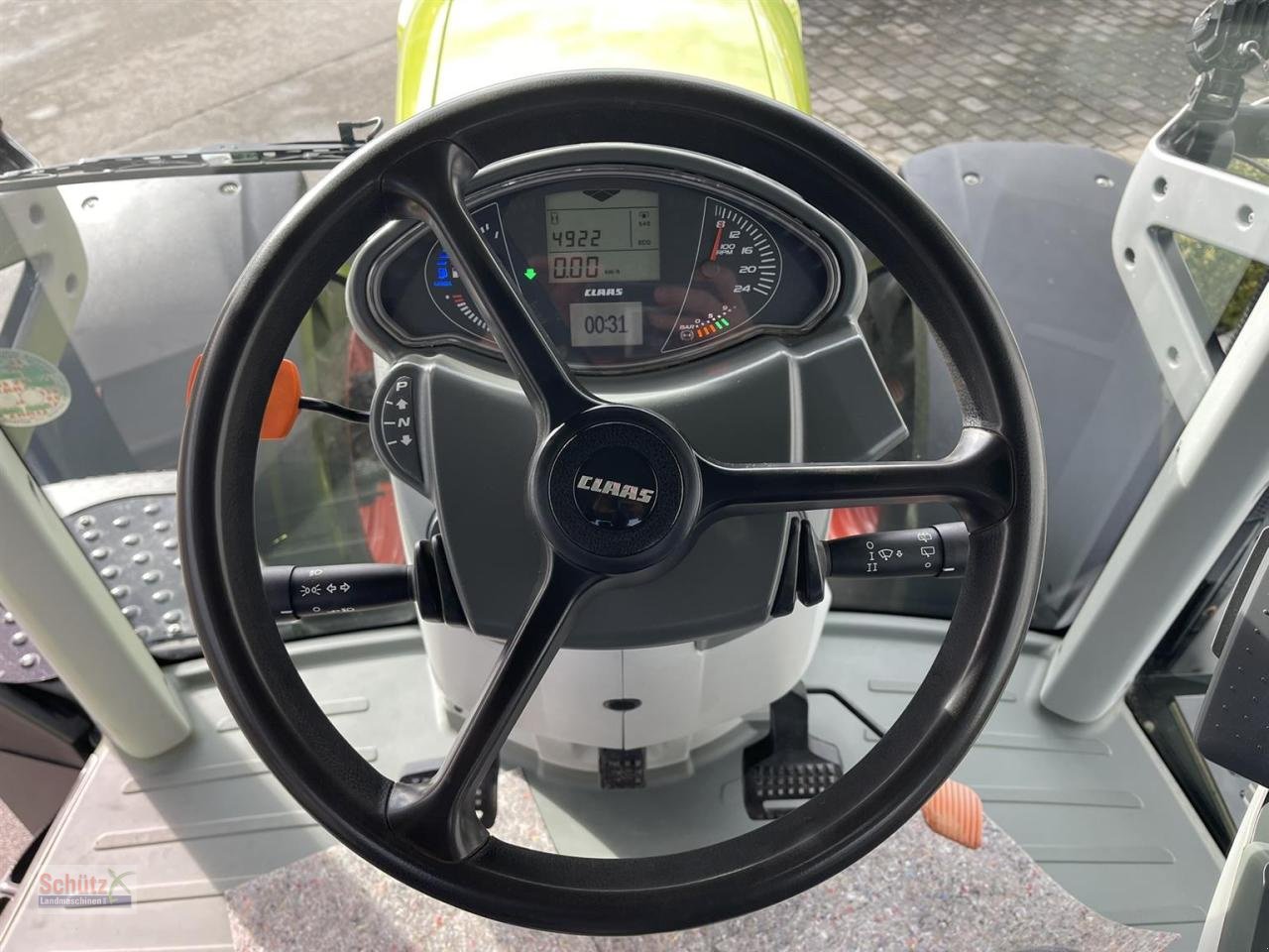 Traktor des Typs CLAAS Axion 870 CMATIC, Baujahr 2017, 4.923 Betriebsstunden, Gebrauchtmaschine in Schierling (Bild 18)