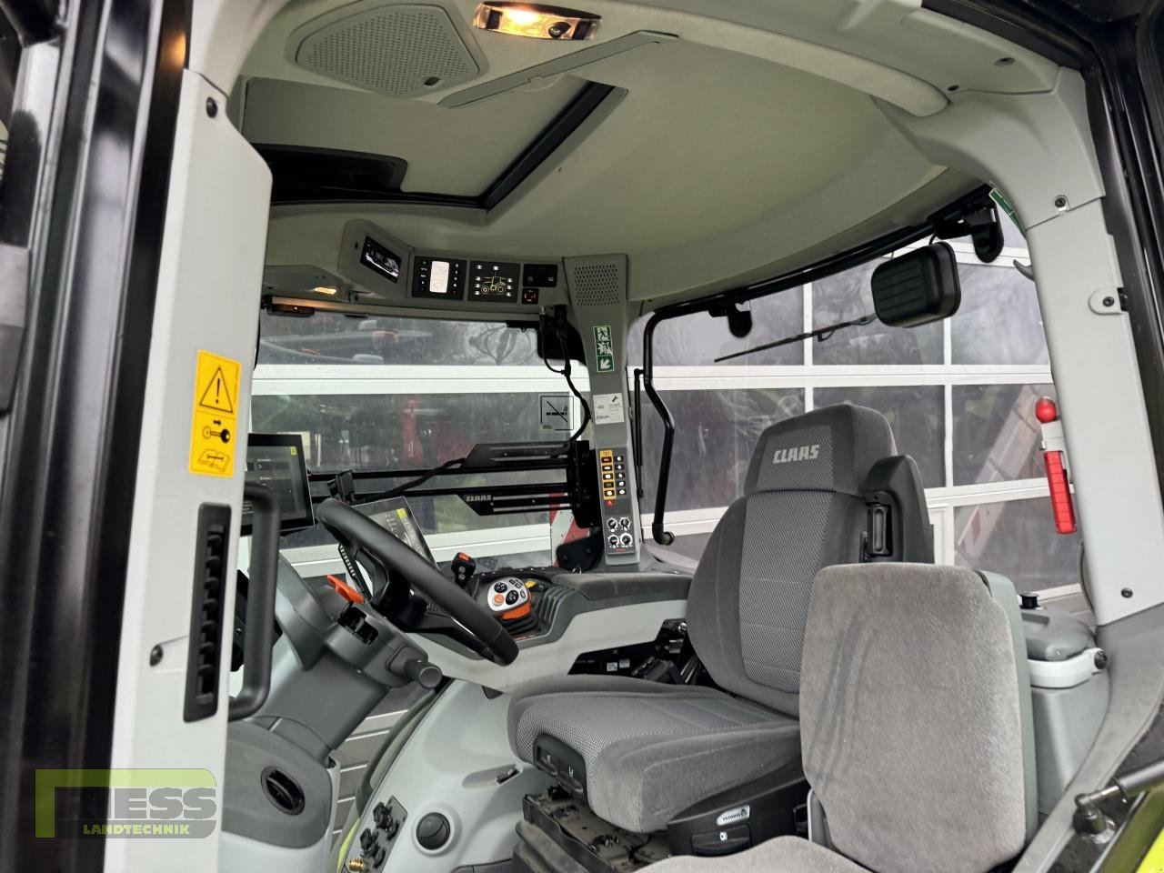 Traktor Türe ait CLAAS AXION 870 Cmatic CEBIS CEMIS MC, Vorführmaschine içinde Homberg/Ohm - Maulbach (resim 4)