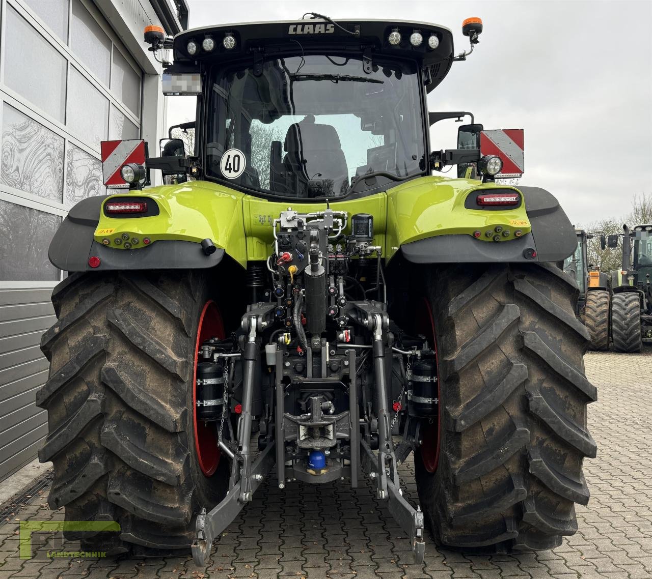 Traktor van het type CLAAS AXION 870 Cmatic CEBIS CEMIS MC, Vorführmaschine in Homberg/Ohm - Maulbach (Foto 3)