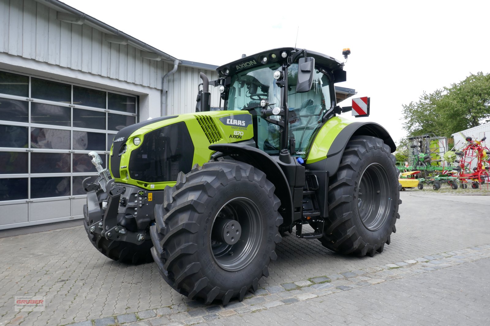 Traktor del tipo CLAAS Axion 870 CMATIC CEBIS NightEdition, Neumaschine In Dorfen (Immagine 1)