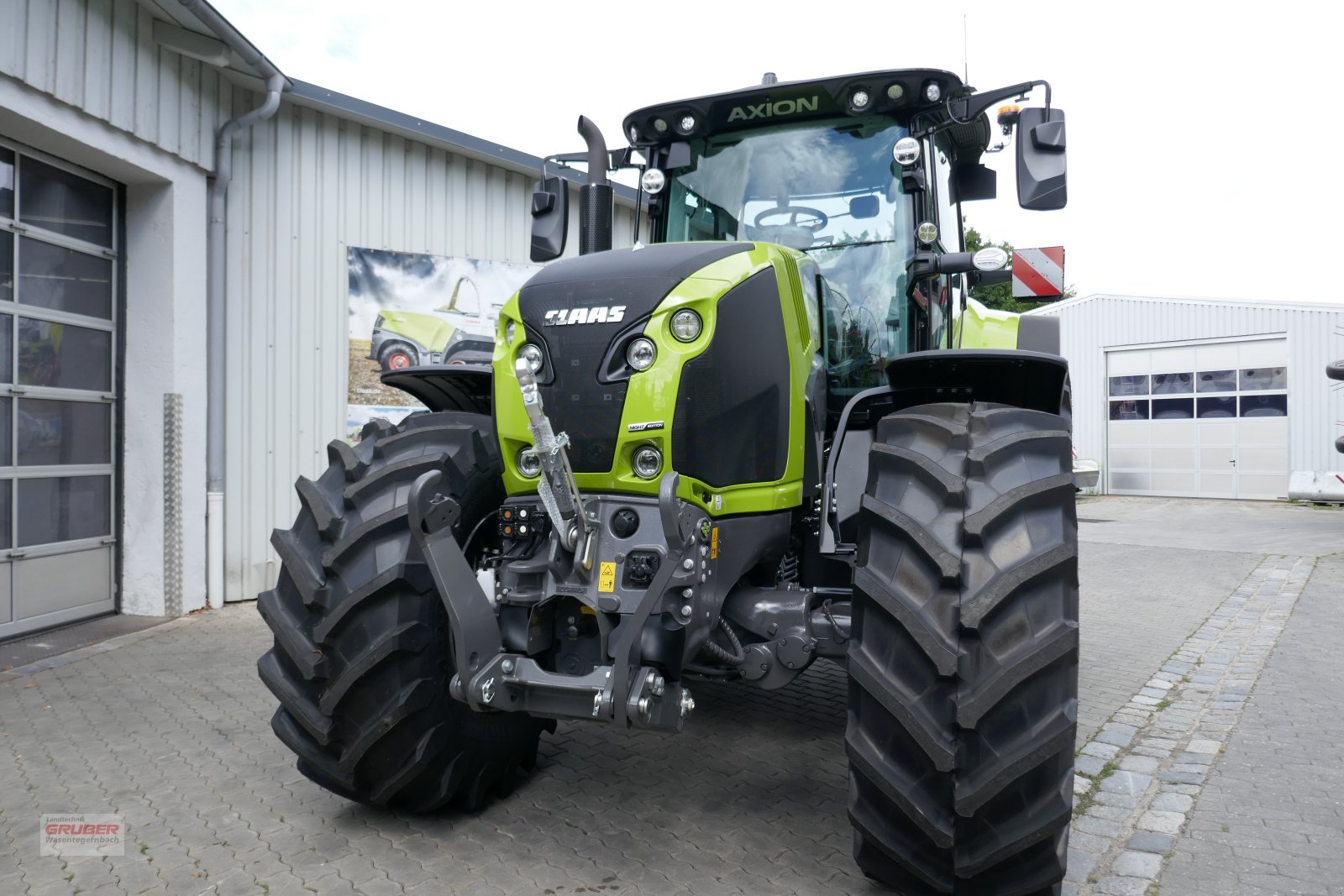 Traktor del tipo CLAAS Axion 870 CMATIC CEBIS NightEdition, Neumaschine In Dorfen (Immagine 2)