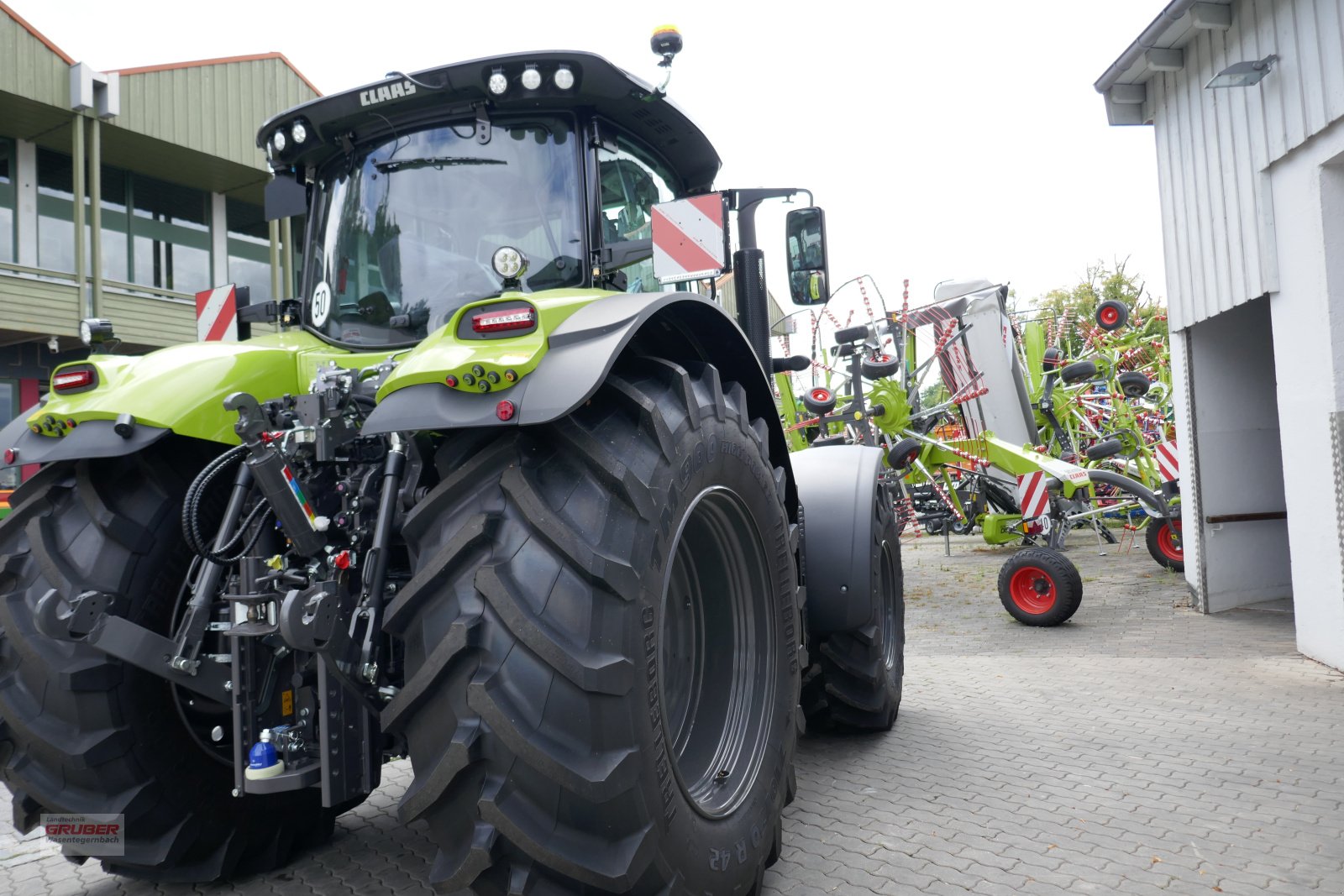 Traktor del tipo CLAAS Axion 870 CMATIC CEBIS NightEdition, Neumaschine In Dorfen (Immagine 4)