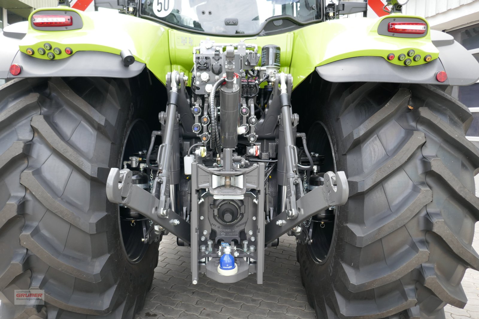 Traktor del tipo CLAAS Axion 870 CMATIC CEBIS NightEdition, Neumaschine In Dorfen (Immagine 9)