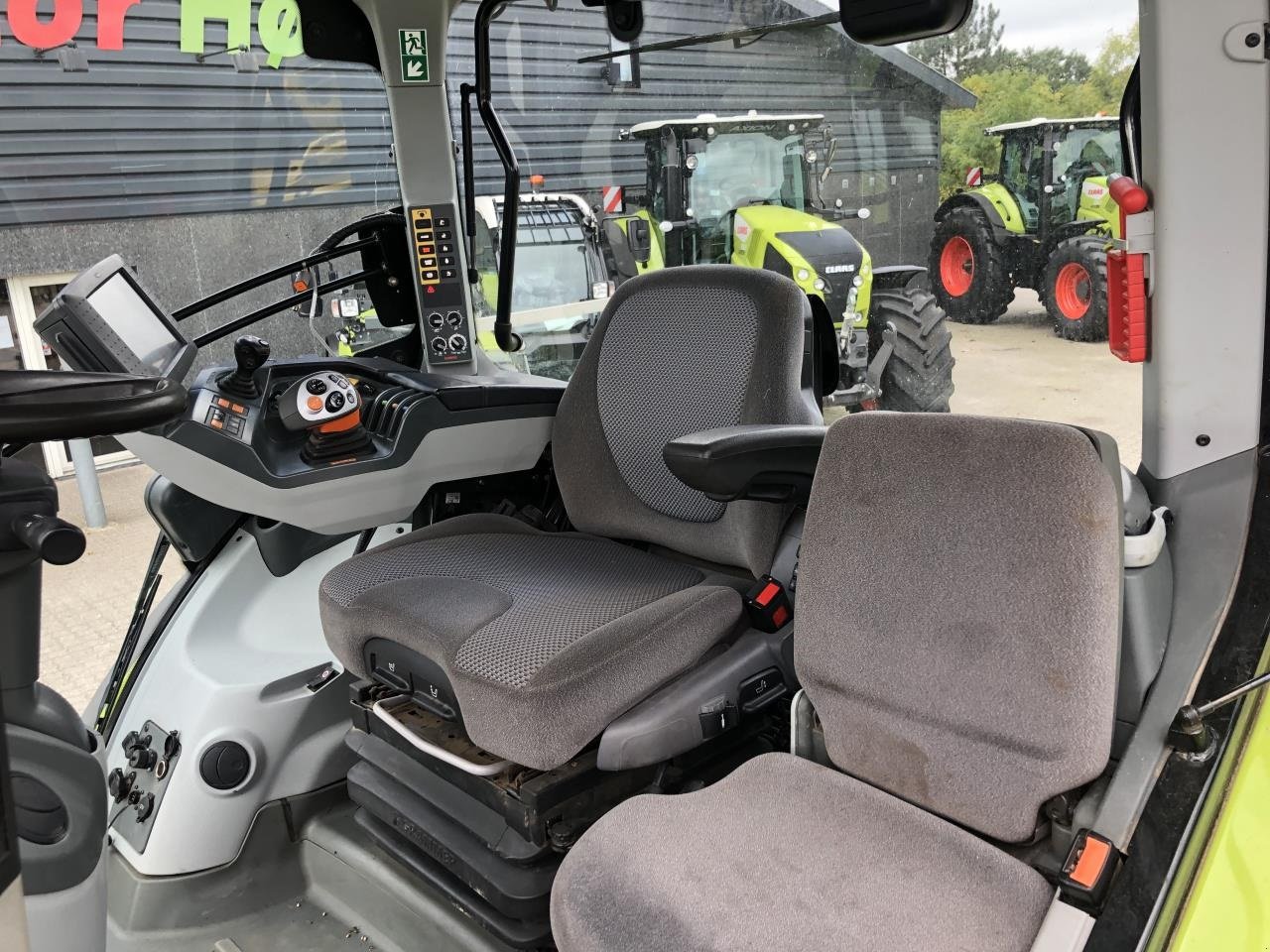 Traktor des Typs CLAAS AXION 870 CMATIC CEBIS, Gebrauchtmaschine in Aalestrup (Bild 7)