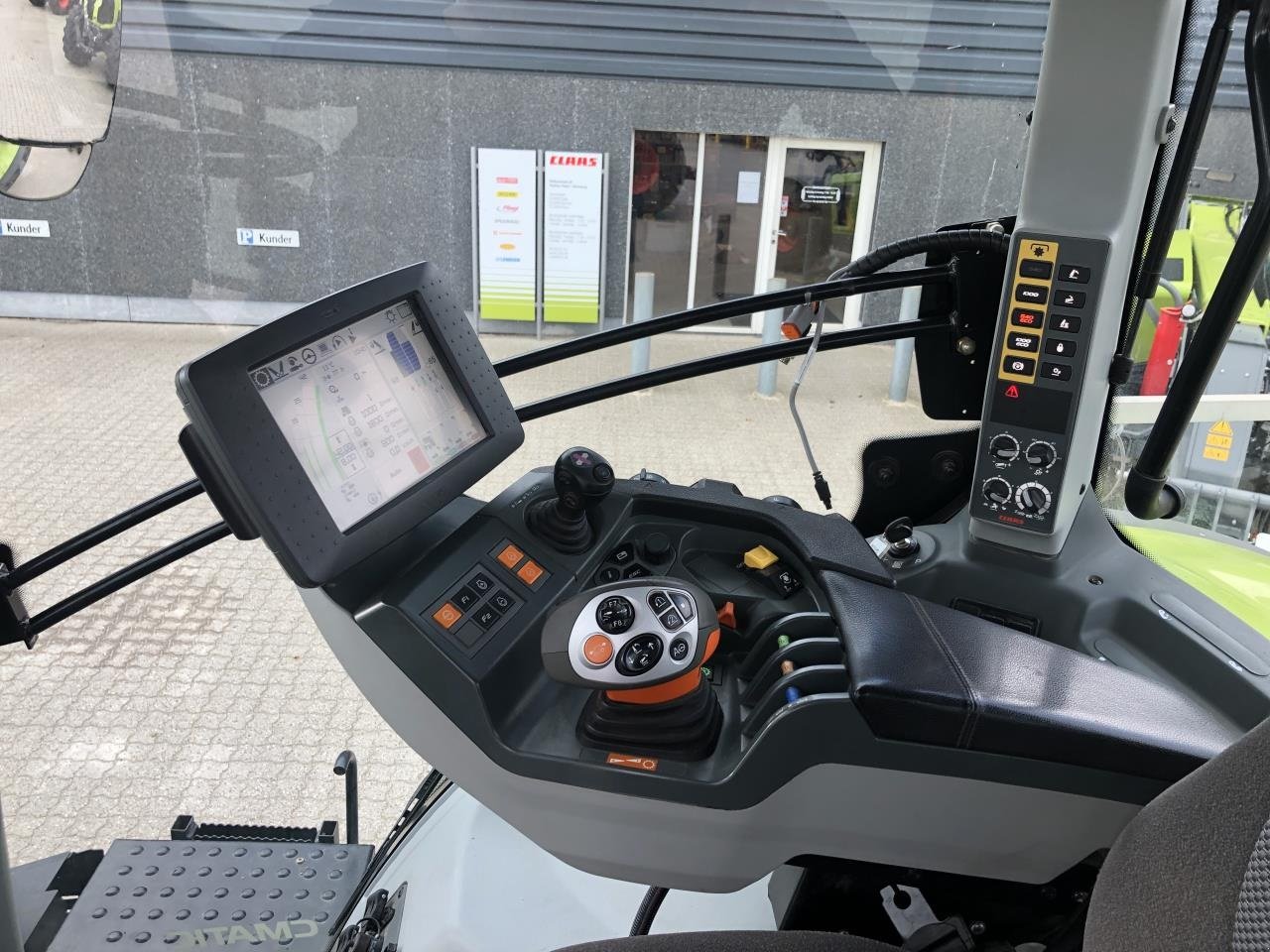 Traktor a típus CLAAS AXION 870 CMATIC CEBIS, Gebrauchtmaschine ekkor: Aalestrup (Kép 8)