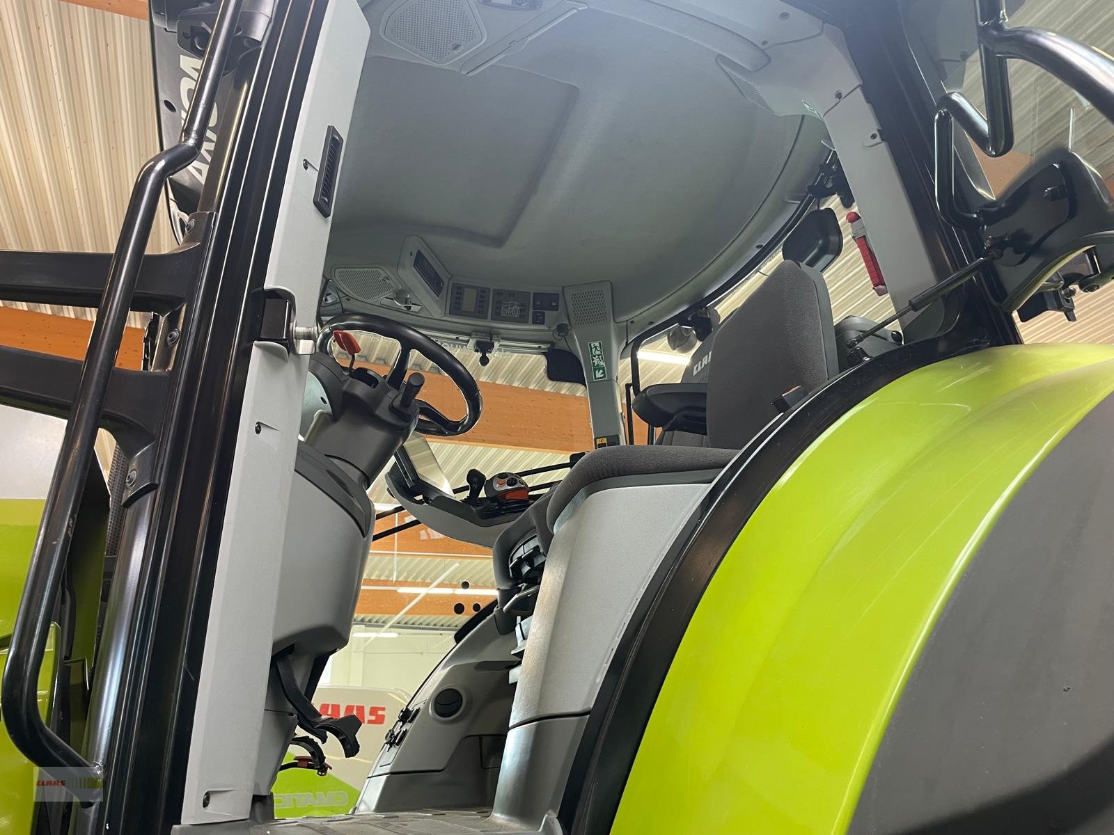 Traktor des Typs CLAAS Axion 870 CMATIC CEBIS, Gebrauchtmaschine in Langenau (Bild 8)