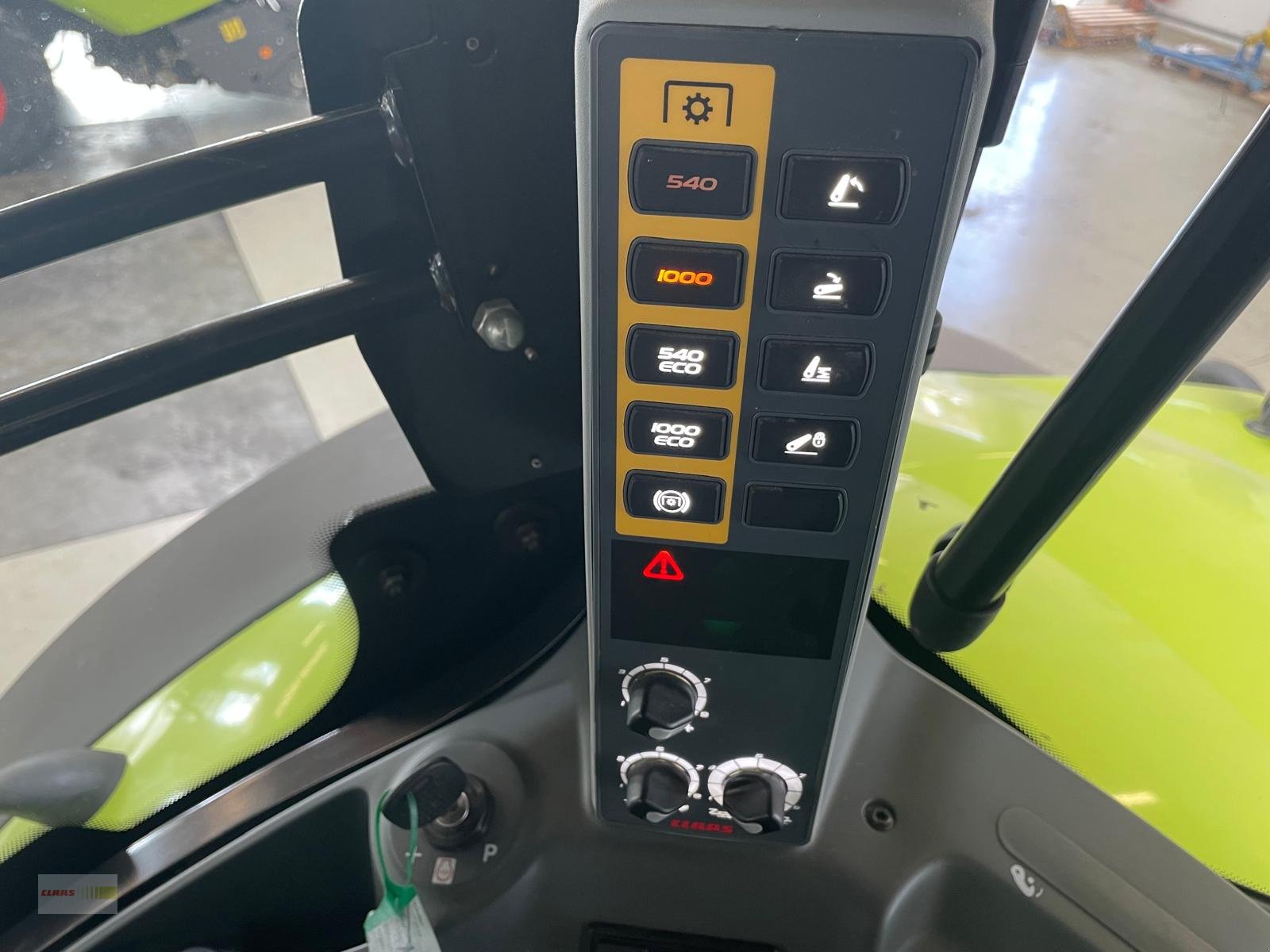 Traktor des Typs CLAAS Axion 870 CMATIC CEBIS, Gebrauchtmaschine in Langenau (Bild 12)