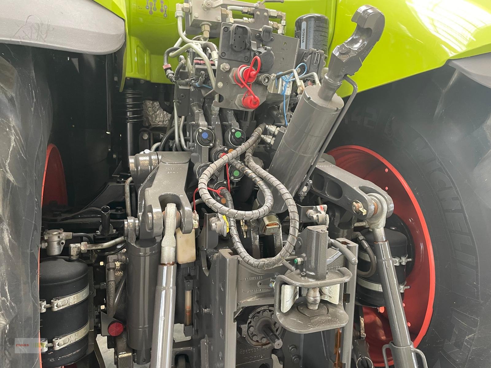 Traktor des Typs CLAAS Axion 870 CMATIC CEBIS, Gebrauchtmaschine in Langenau (Bild 23)