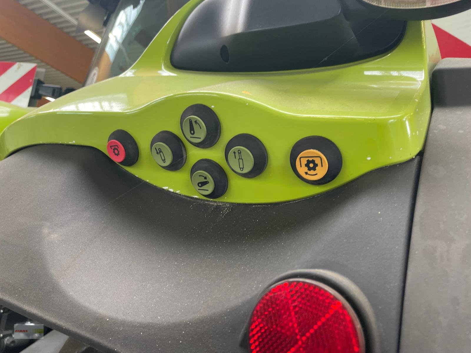 Traktor des Typs CLAAS Axion 870 CMATIC CEBIS, Gebrauchtmaschine in Langenau (Bild 27)