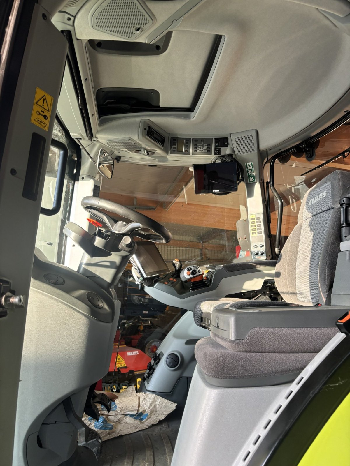 Traktor des Typs CLAAS Axion 870 CMATIC  CEBIS, Gebrauchtmaschine in Oberding (Bild 2)