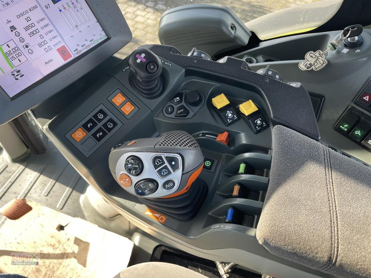 Traktor типа CLAAS Axion 870 Cmatic GPS READY Front-PTO 3651 Bh, Gebrauchtmaschine в Schierling (Фотография 16)