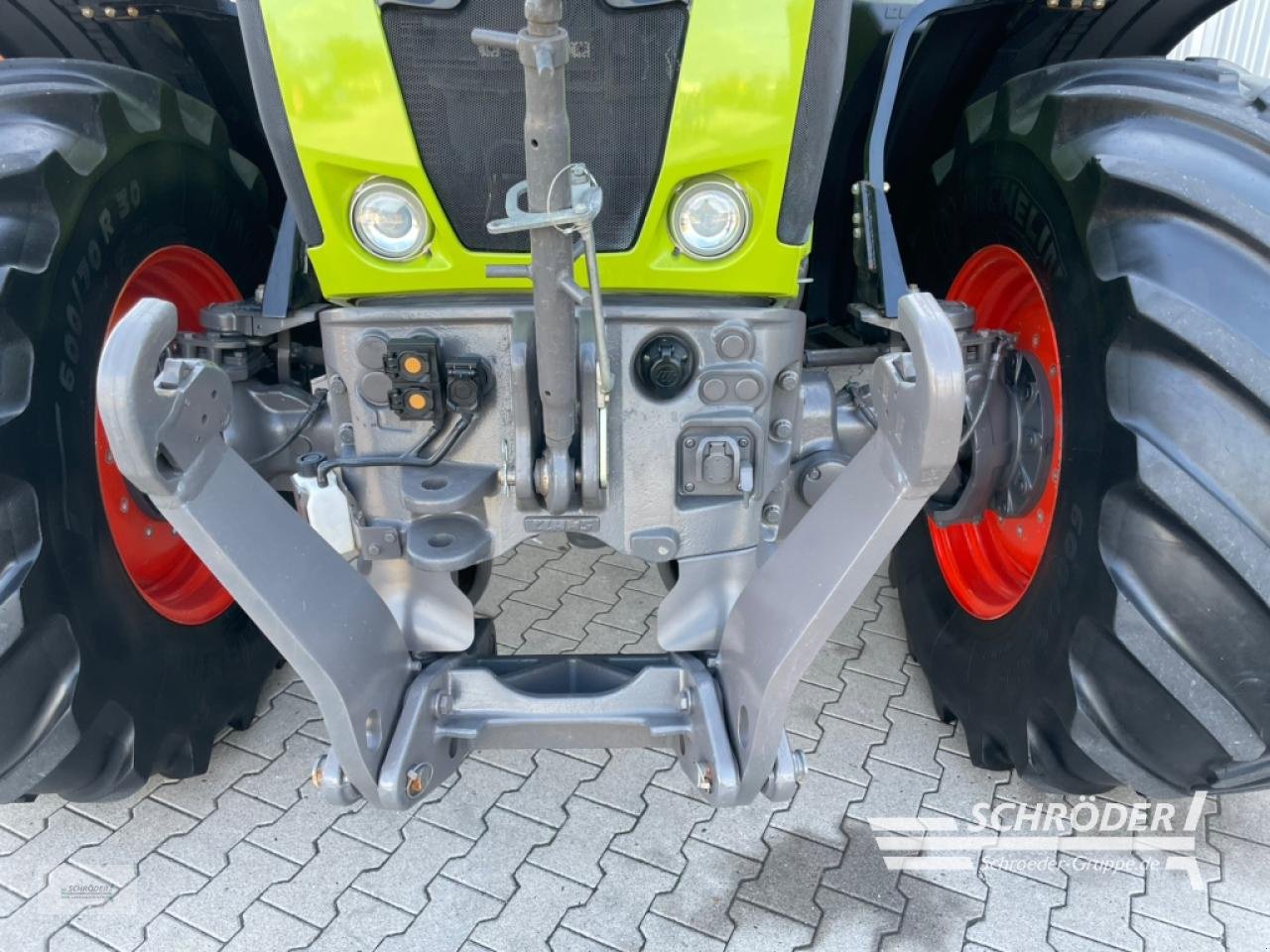 Traktor des Typs CLAAS AXION 870 CMATIC RTK, Gebrauchtmaschine in Wildeshausen (Bild 8)