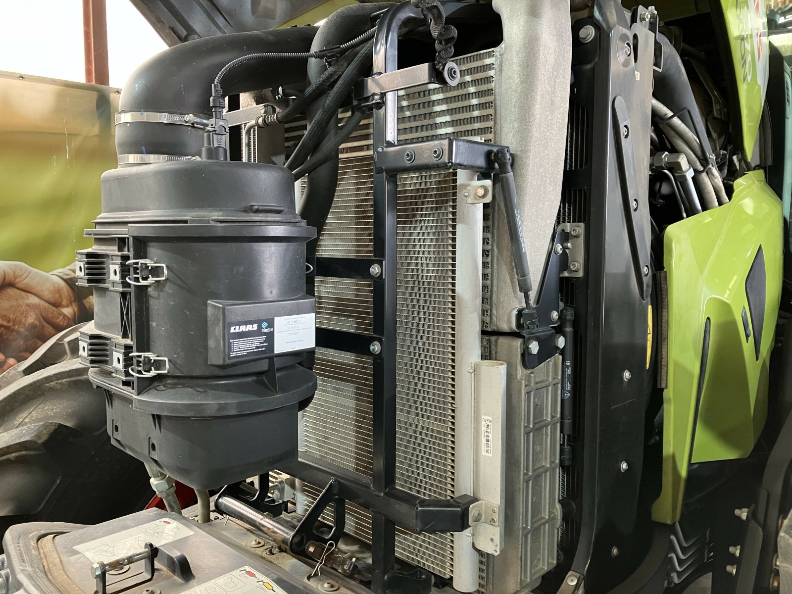 Traktor of the type CLAAS AXION 870 CMATIC S5 SUR MESURE, Gebrauchtmaschine in VAROIS & CHAIGNOT (Picture 5)