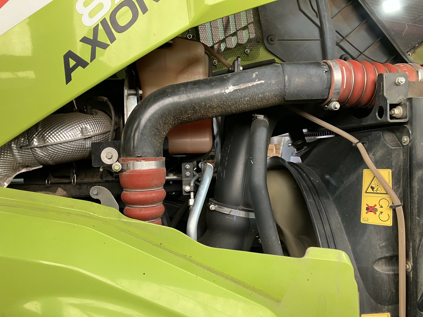 Traktor of the type CLAAS AXION 870 CMATIC S5 SUR MESURE, Gebrauchtmaschine in VAROIS & CHAIGNOT (Picture 8)