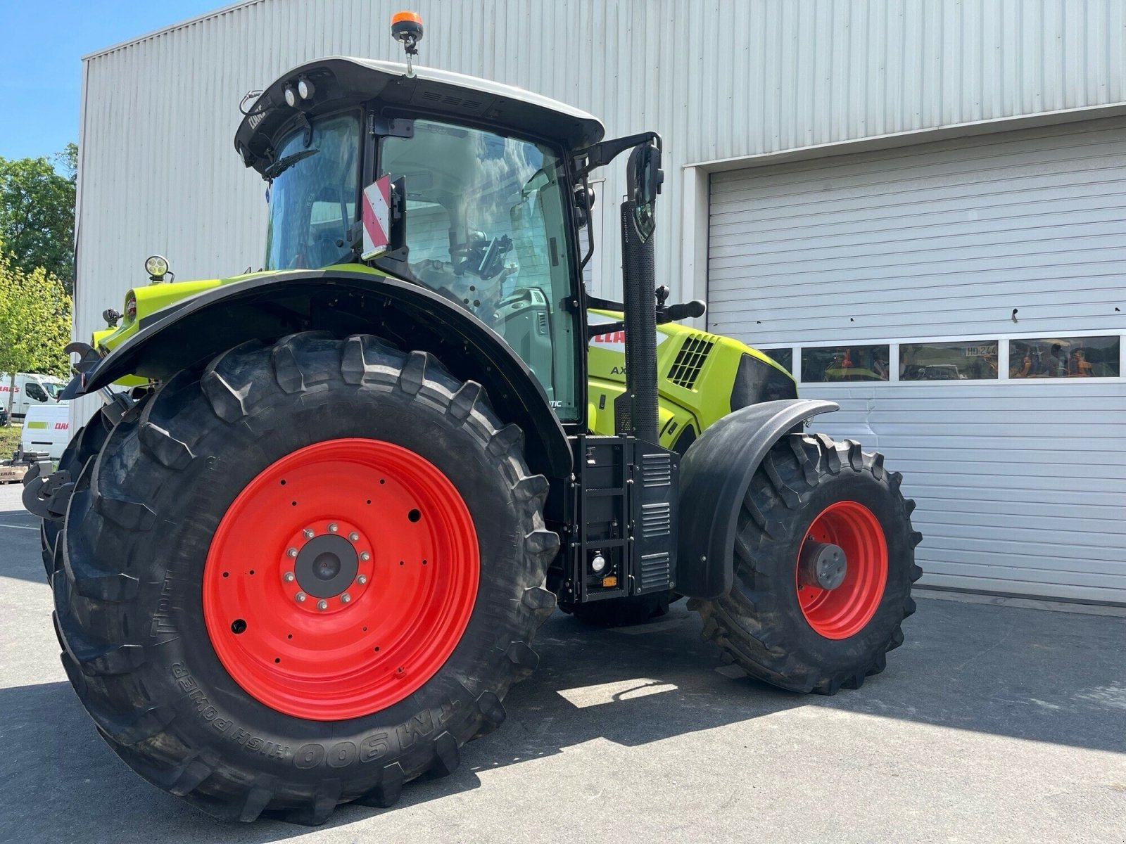 Traktor от тип CLAAS AXION 870 CMATIC S5 TRADITION, Gebrauchtmaschine в Feurs (Снимка 4)