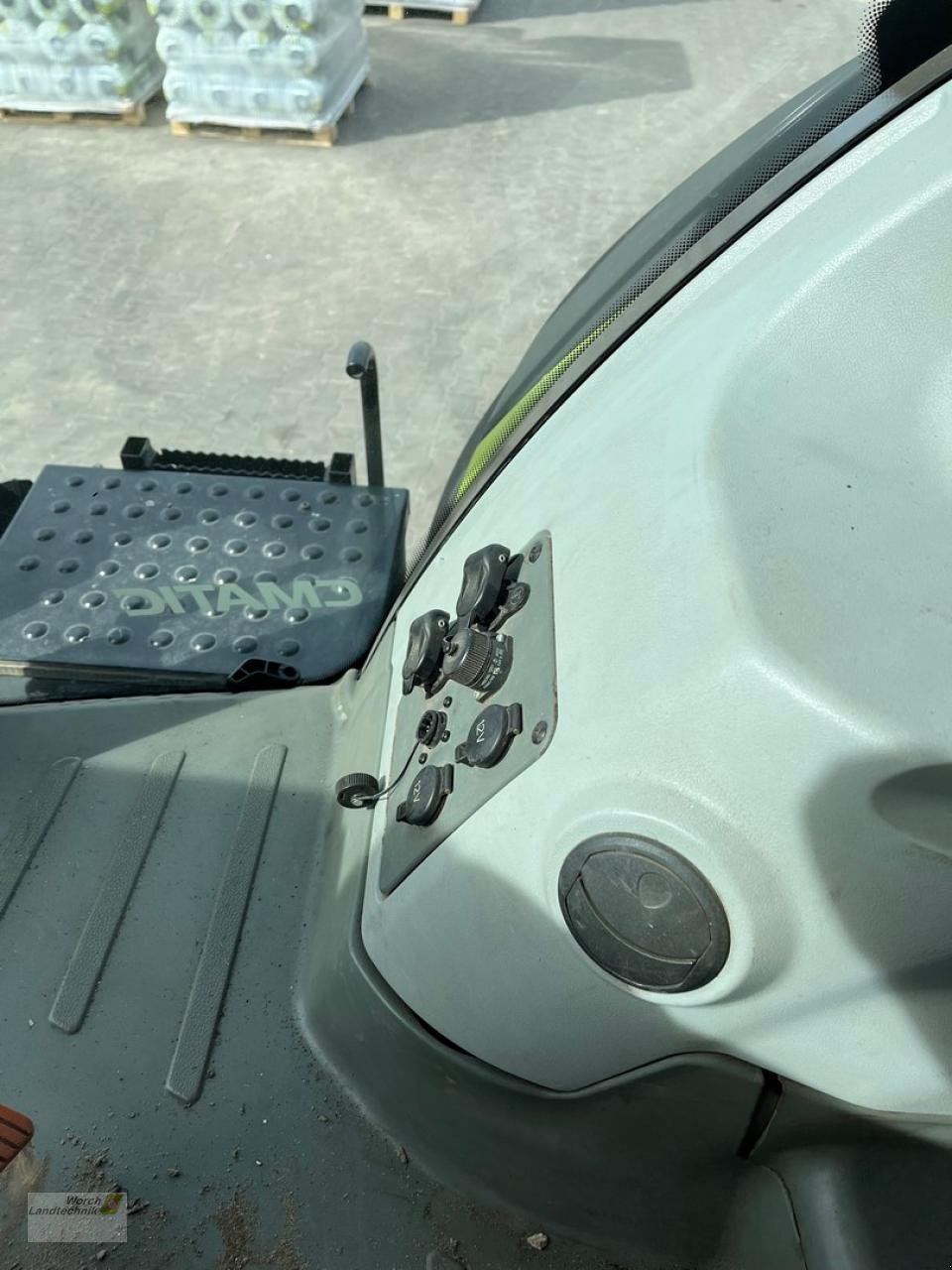 Traktor typu CLAAS Axion 870 CMatic T4f, Gebrauchtmaschine w Schora (Zdjęcie 15)