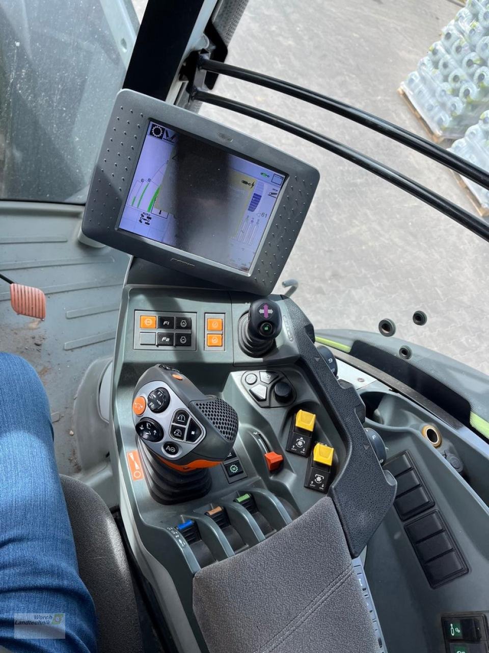 Traktor typu CLAAS Axion 870 CMatic T4f, Gebrauchtmaschine w Schora (Zdjęcie 16)