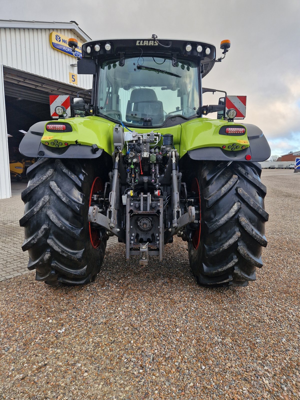 Traktor of the type CLAAS AXION 870 CMATIC, Gebrauchtmaschine in Thisted (Picture 6)