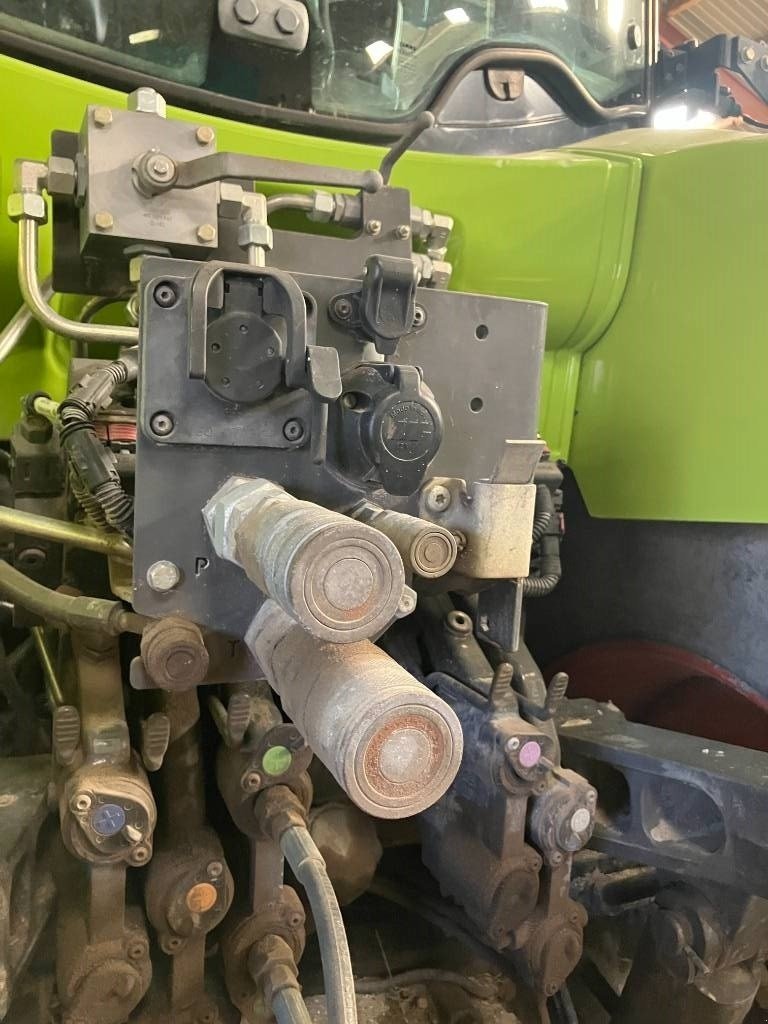 Traktor del tipo CLAAS Axion 870 Cmatic, Gebrauchtmaschine In Hinnerup (Immagine 4)