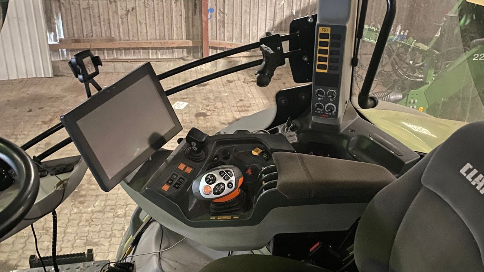 Traktor del tipo CLAAS AXION 870 CMATIC, Gebrauchtmaschine In Skærbæk (Immagine 4)