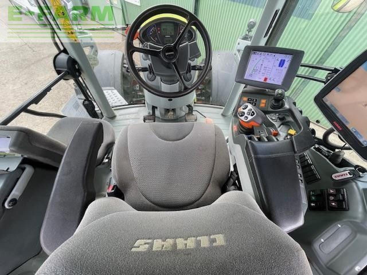 Traktor des Typs CLAAS AXION 870, Gebrauchtmaschine in LUTON (Bild 15)