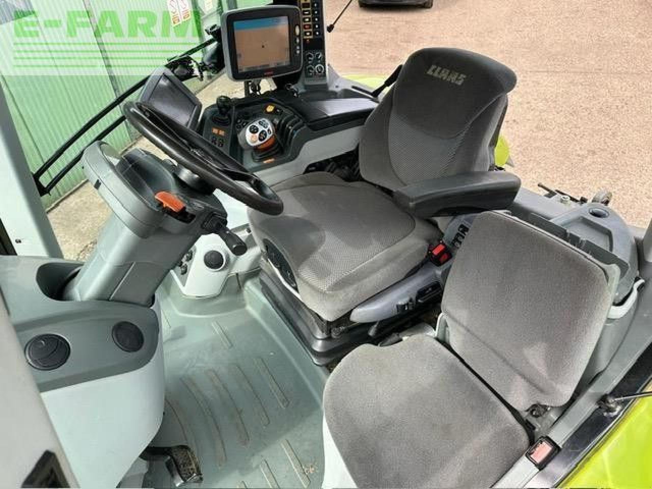 Traktor des Typs CLAAS AXION 870, Gebrauchtmaschine in LUTON (Bild 16)