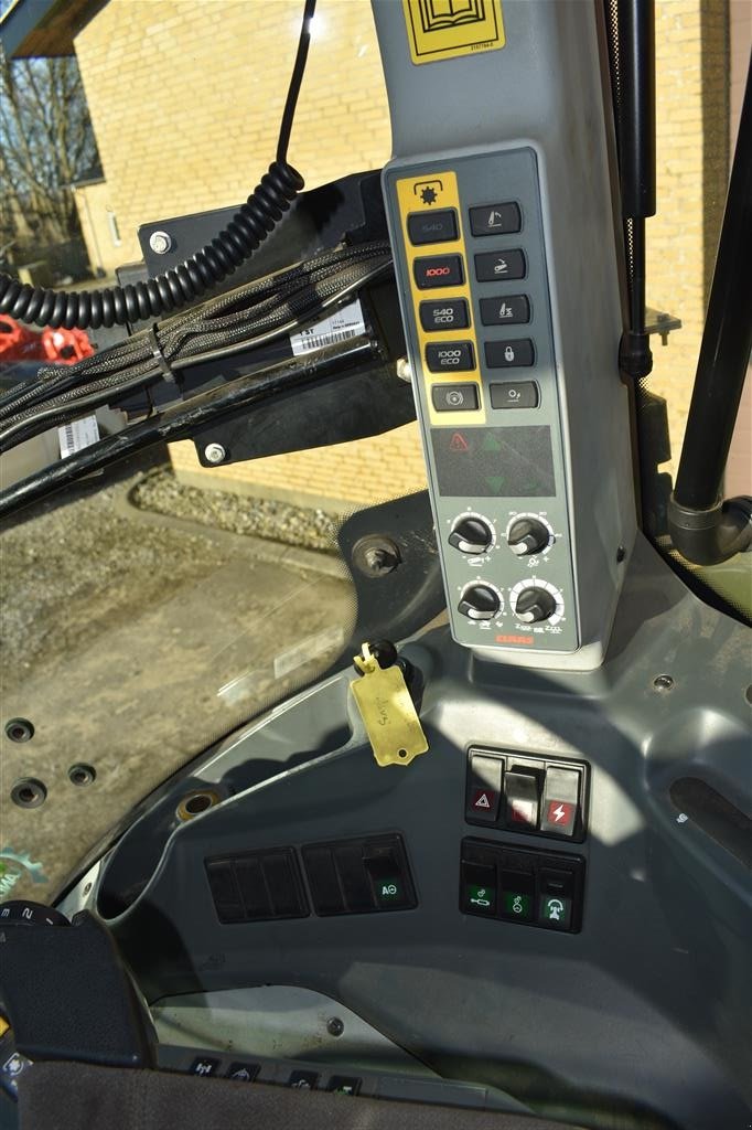Traktor des Typs CLAAS AXION 920 CMATIC, Gebrauchtmaschine in Grindsted (Bild 7)