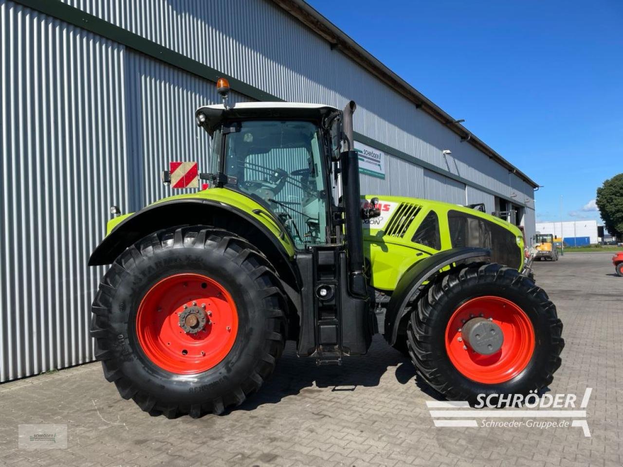 Traktor des Typs CLAAS AXION 920 CMATIC, Gebrauchtmaschine in Wildeshausen (Bild 2)