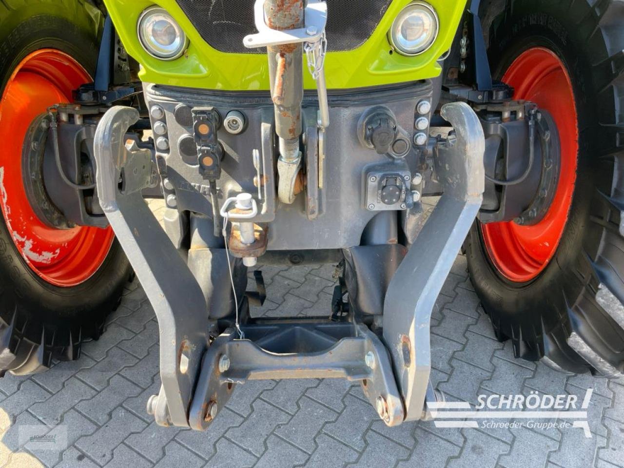 Traktor des Typs CLAAS AXION 920 CMATIC, Gebrauchtmaschine in Wildeshausen (Bild 8)