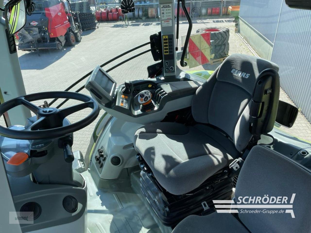 Traktor des Typs CLAAS AXION 920 CMATIC, Gebrauchtmaschine in Wildeshausen (Bild 11)