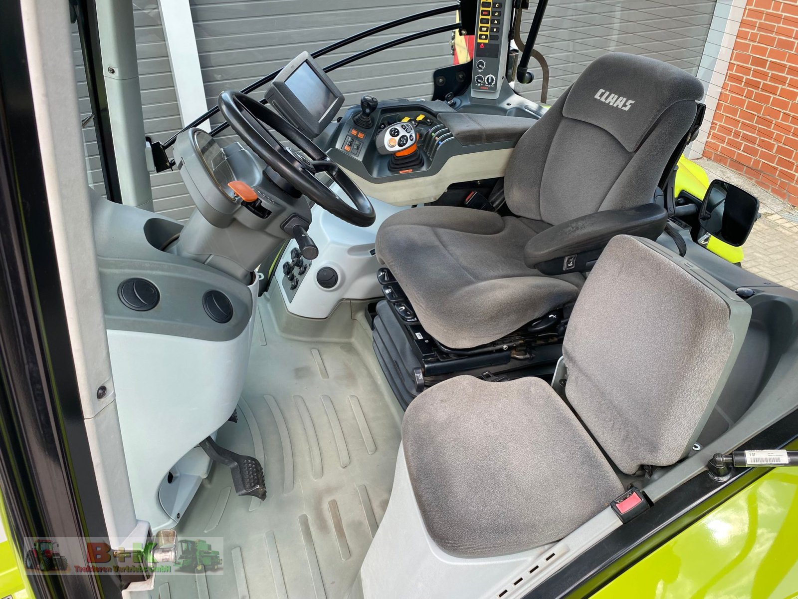 Traktor of the type CLAAS Axion 920 Cmatic, Gebrauchtmaschine in Kettenkamp (Picture 20)