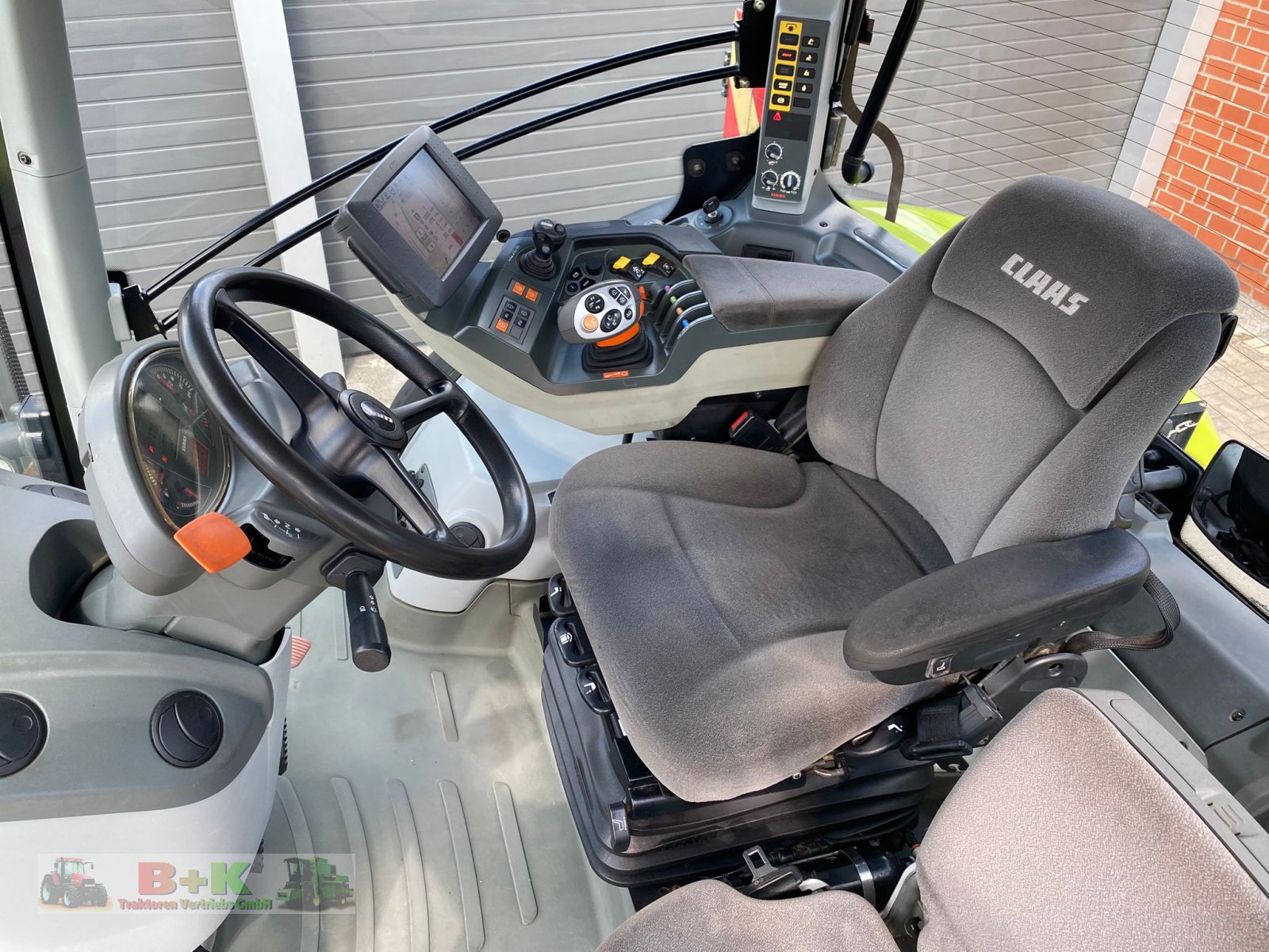 Traktor of the type CLAAS Axion 920 Cmatic, Gebrauchtmaschine in Kettenkamp (Picture 21)