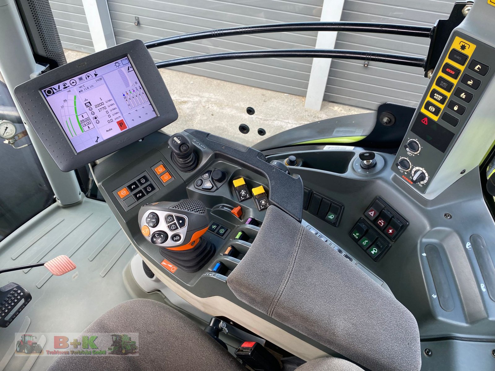 Traktor of the type CLAAS Axion 920 Cmatic, Gebrauchtmaschine in Kettenkamp (Picture 22)