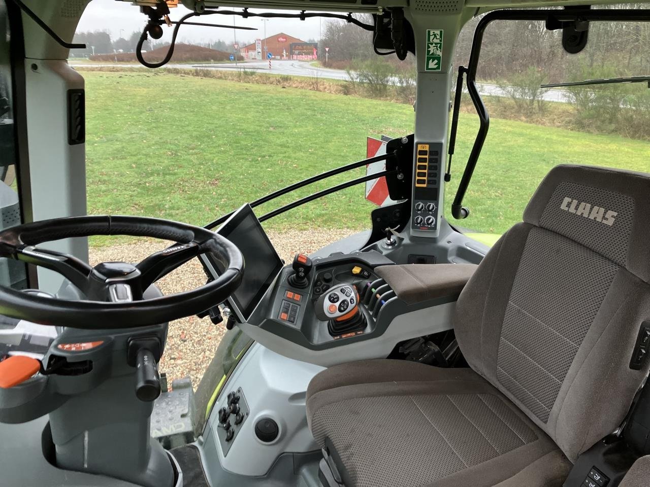 Traktor des Typs CLAAS AXION 930 CMATIC, Gebrauchtmaschine in Grindsted (Bild 4)