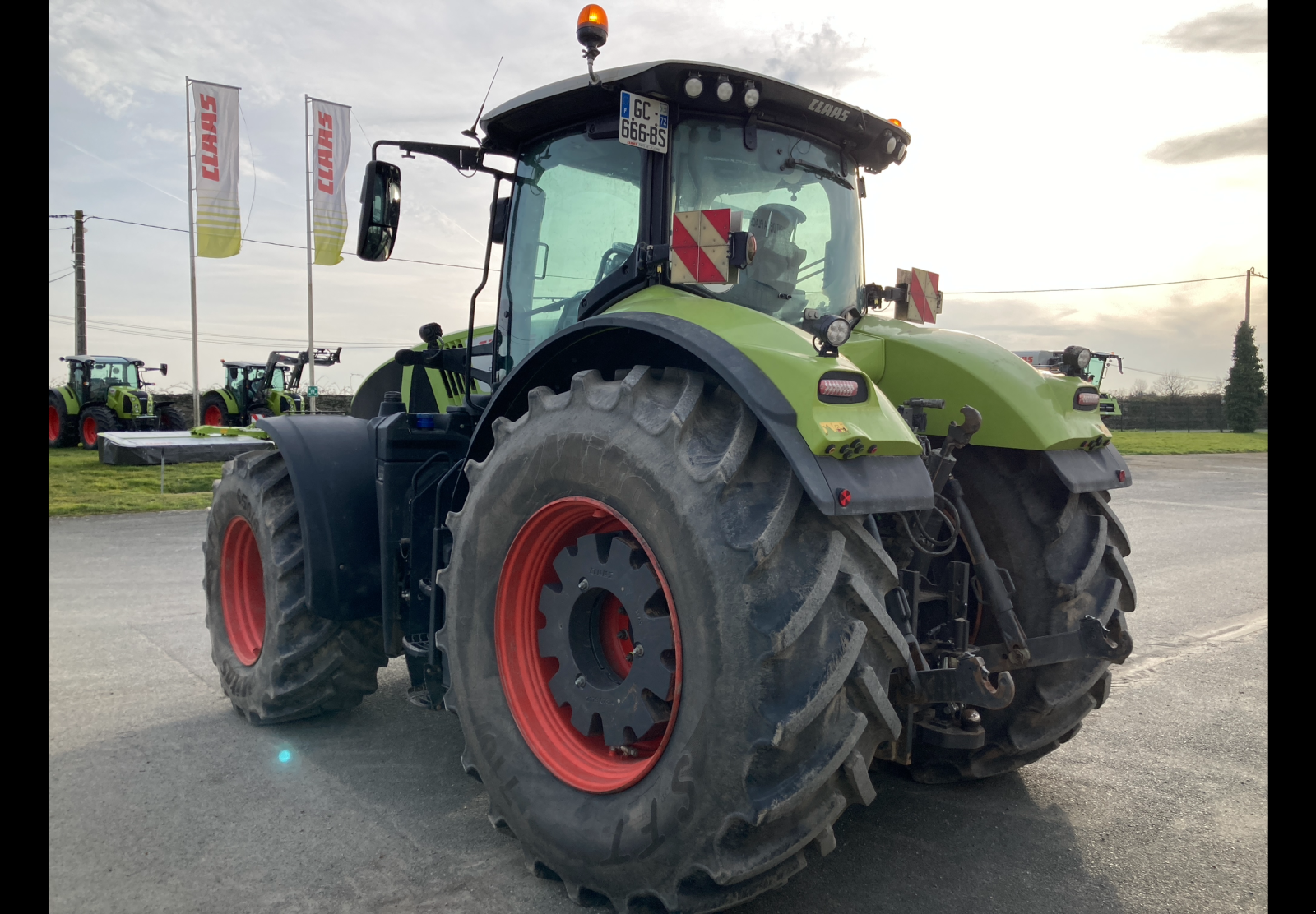 Traktor типа CLAAS AXION 930 CMATIC, Gebrauchtmaschine в ST CLEMENT DE LA PLACE (Фотография 9)