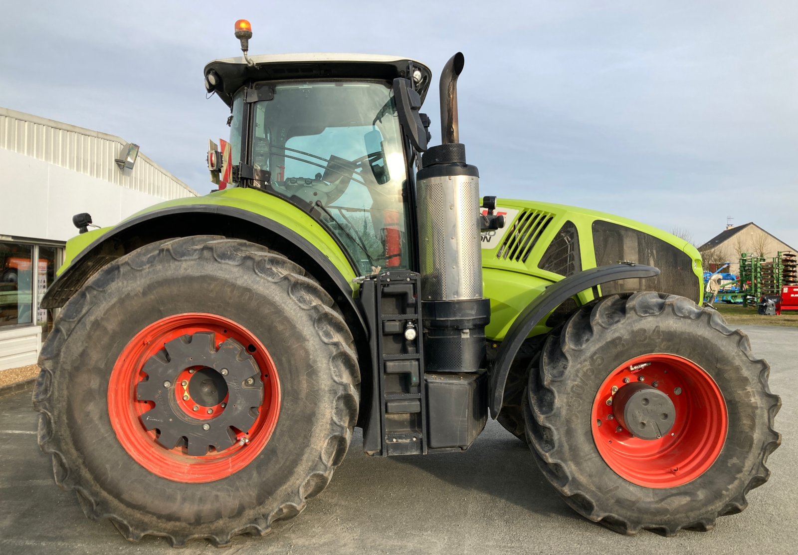 Traktor типа CLAAS AXION 930 CMATIC, Gebrauchtmaschine в ST CLEMENT DE LA PLACE (Фотография 2)