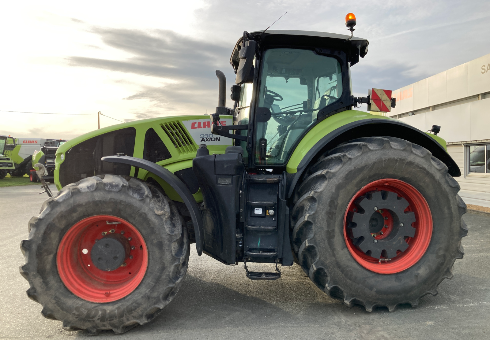 Traktor типа CLAAS AXION 930 CMATIC, Gebrauchtmaschine в ST CLEMENT DE LA PLACE (Фотография 8)