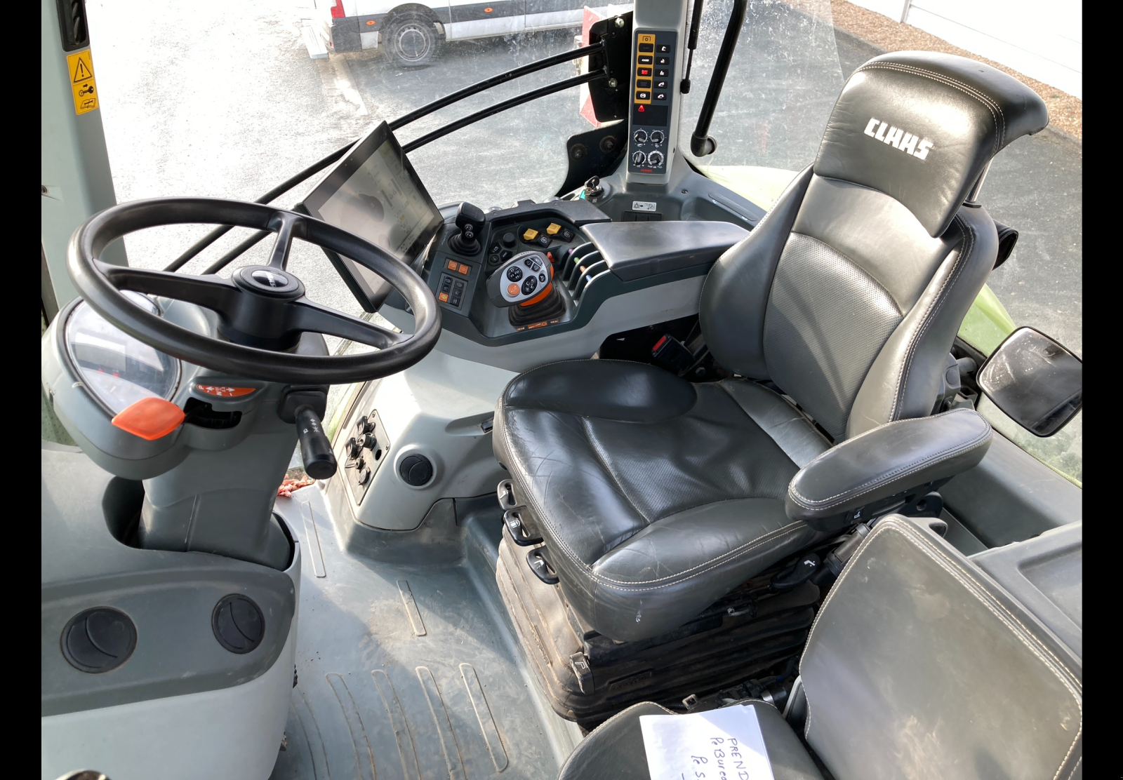 Traktor типа CLAAS AXION 930 CMATIC, Gebrauchtmaschine в ST CLEMENT DE LA PLACE (Фотография 5)