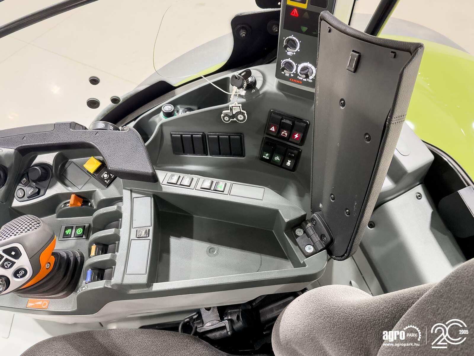 Traktor of the type CLAAS Axion 930, Gebrauchtmaschine in Csengele (Picture 16)