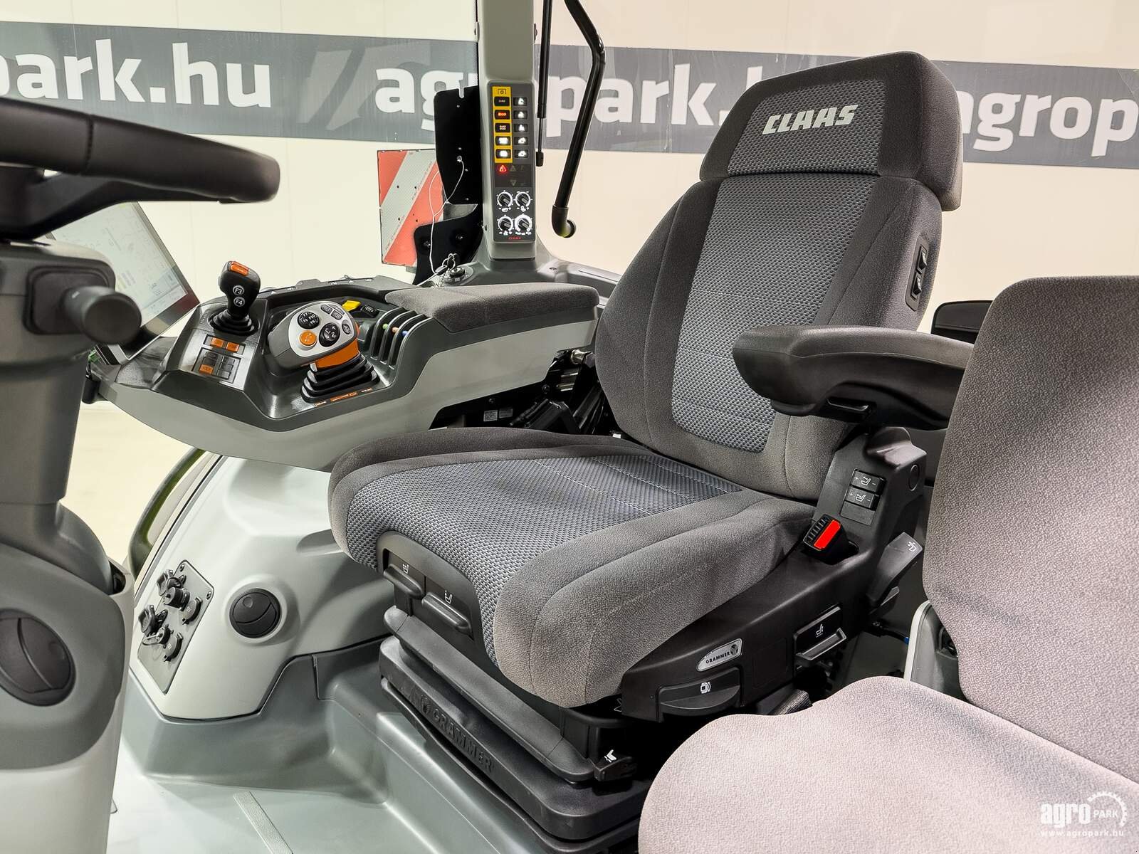 Traktor des Typs CLAAS Axion 930, Gebrauchtmaschine in Csengele (Bild 11)